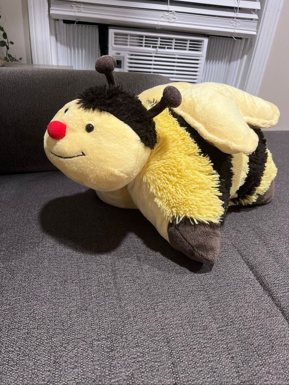 Pillow Pet Retired Bumbly Bumble Bee 18 inch Plush Soft Huggable Original 2010